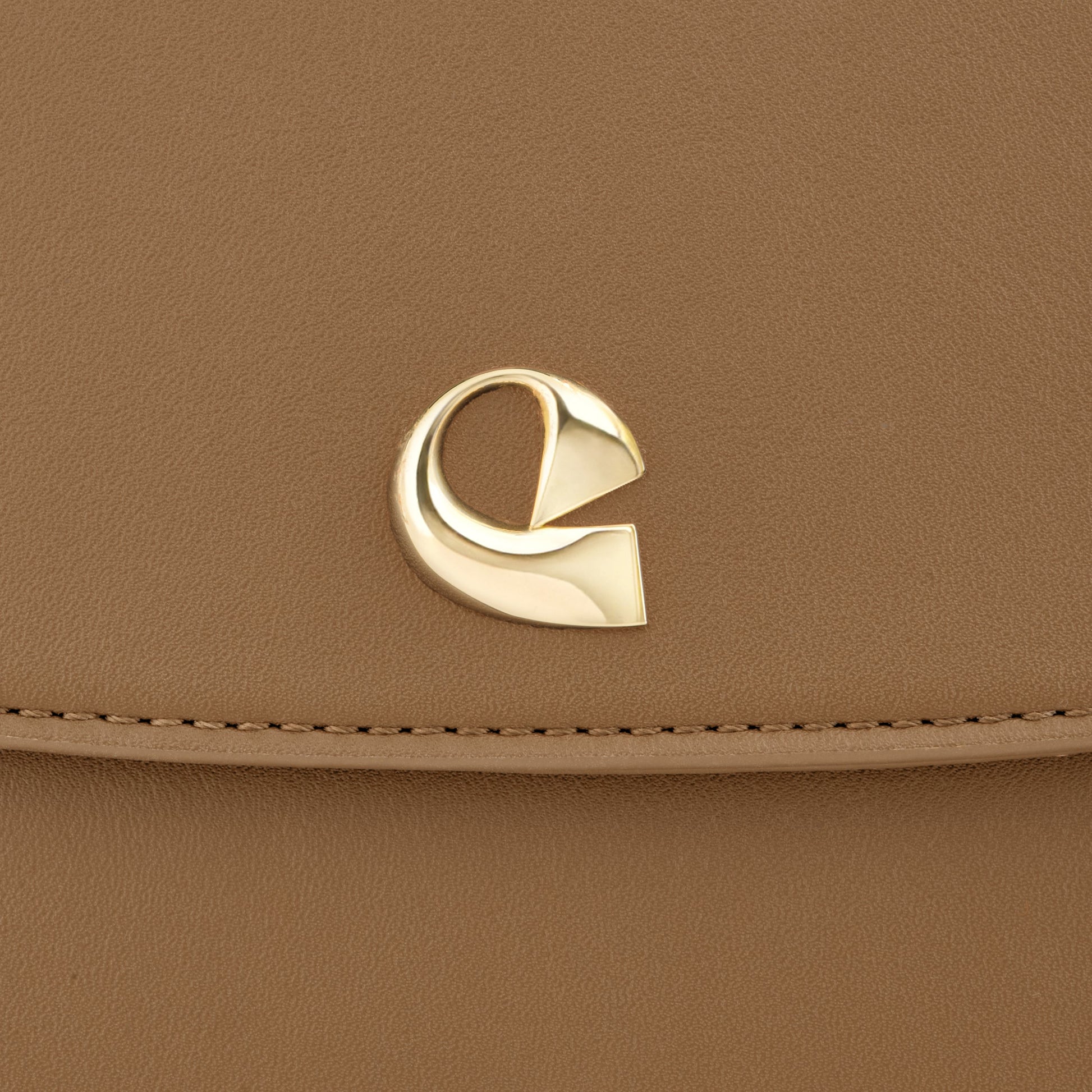 Sac Aura spacieuse - Suede camel